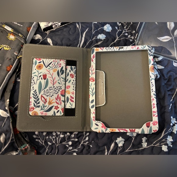 Amazon Kindle Colorsoft Signature Edition - Metallic Black - Picture 8 of 11